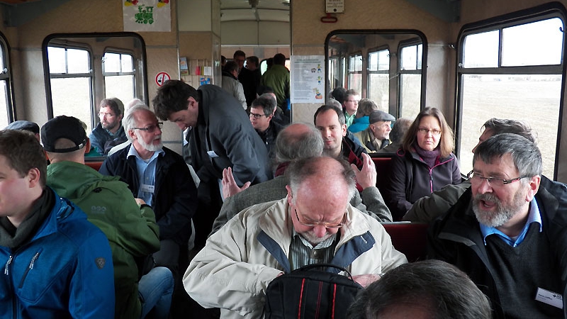 Lebhafte Unterhaltungen im Sonderzug beim 4. Reaktivierungstreffen